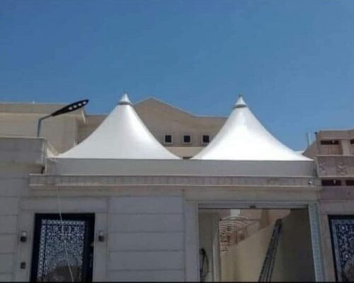 مظلات هرمية في الخرج